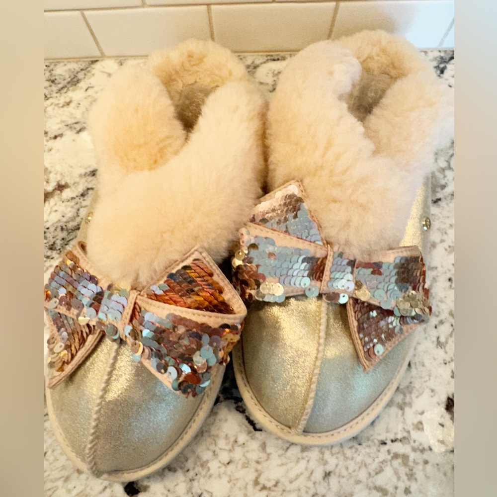 Women’s UGG SLIPPER SHOES pink and blush colored size 10